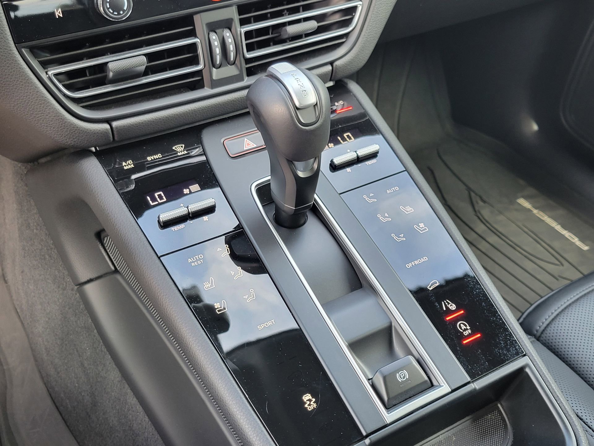 Certified 2025 Porsche Macan image 23