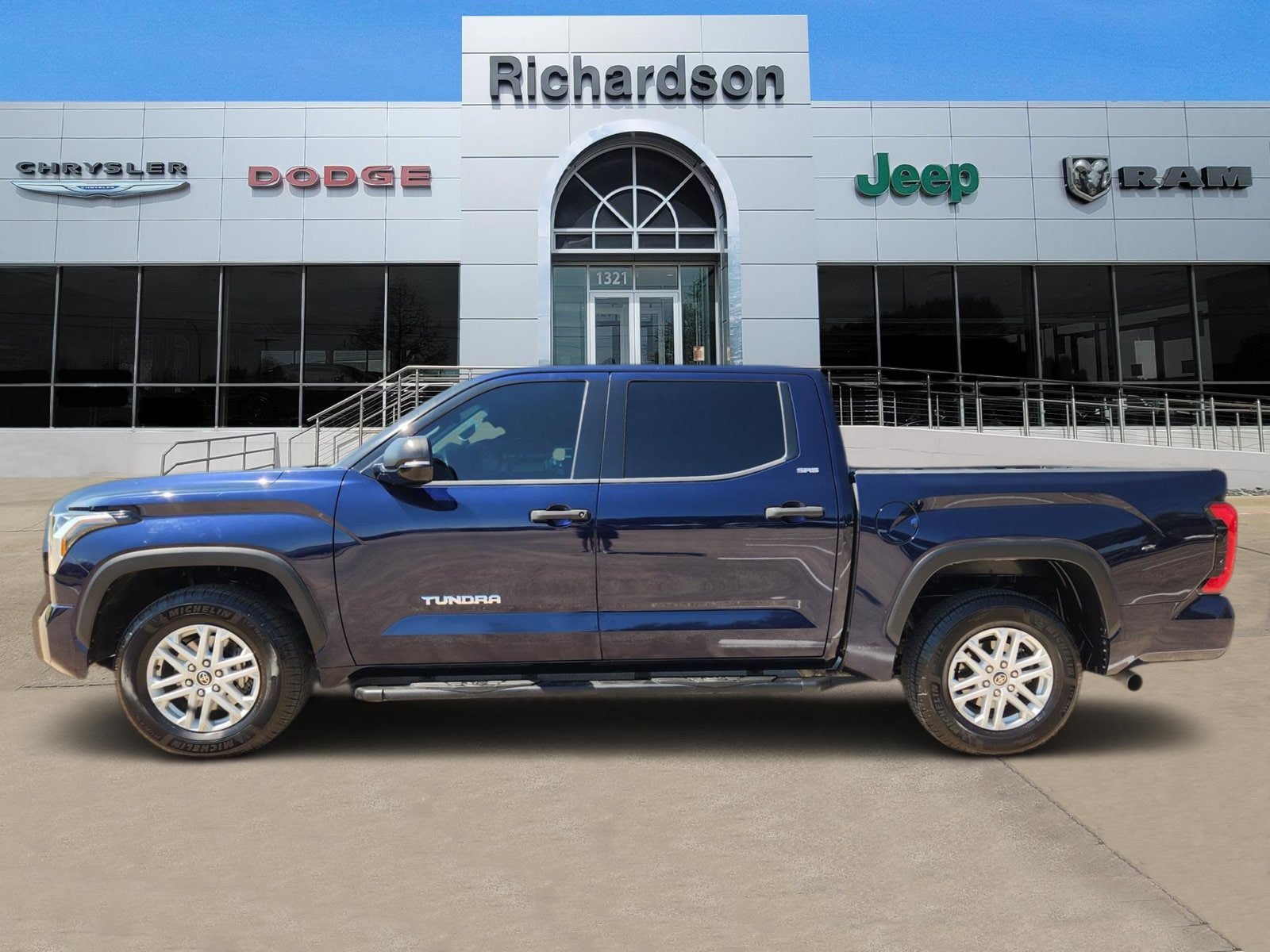 Used 2022 Toyota Tundra SR5 w/ Convenience Package RWD image 3