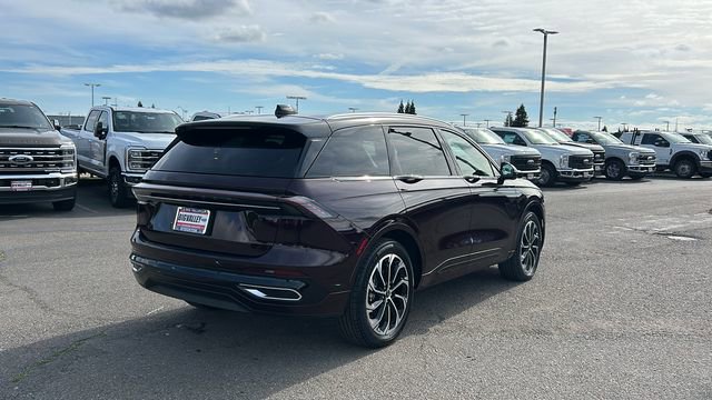 Used 2025 Lincoln Nautilus Reserve image 3