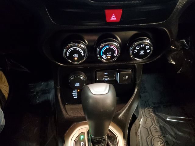 Used 2016 Jeep Renegade Latitude AWD/4WD image 20