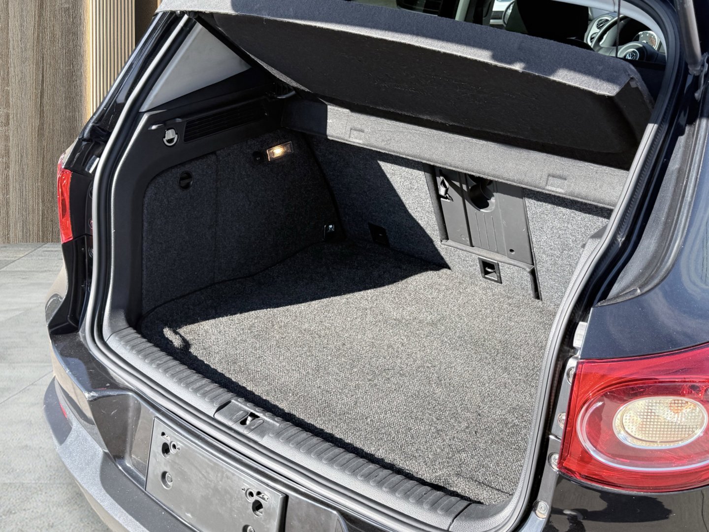 Used 2011 Volkswagen Tiguan S image 14