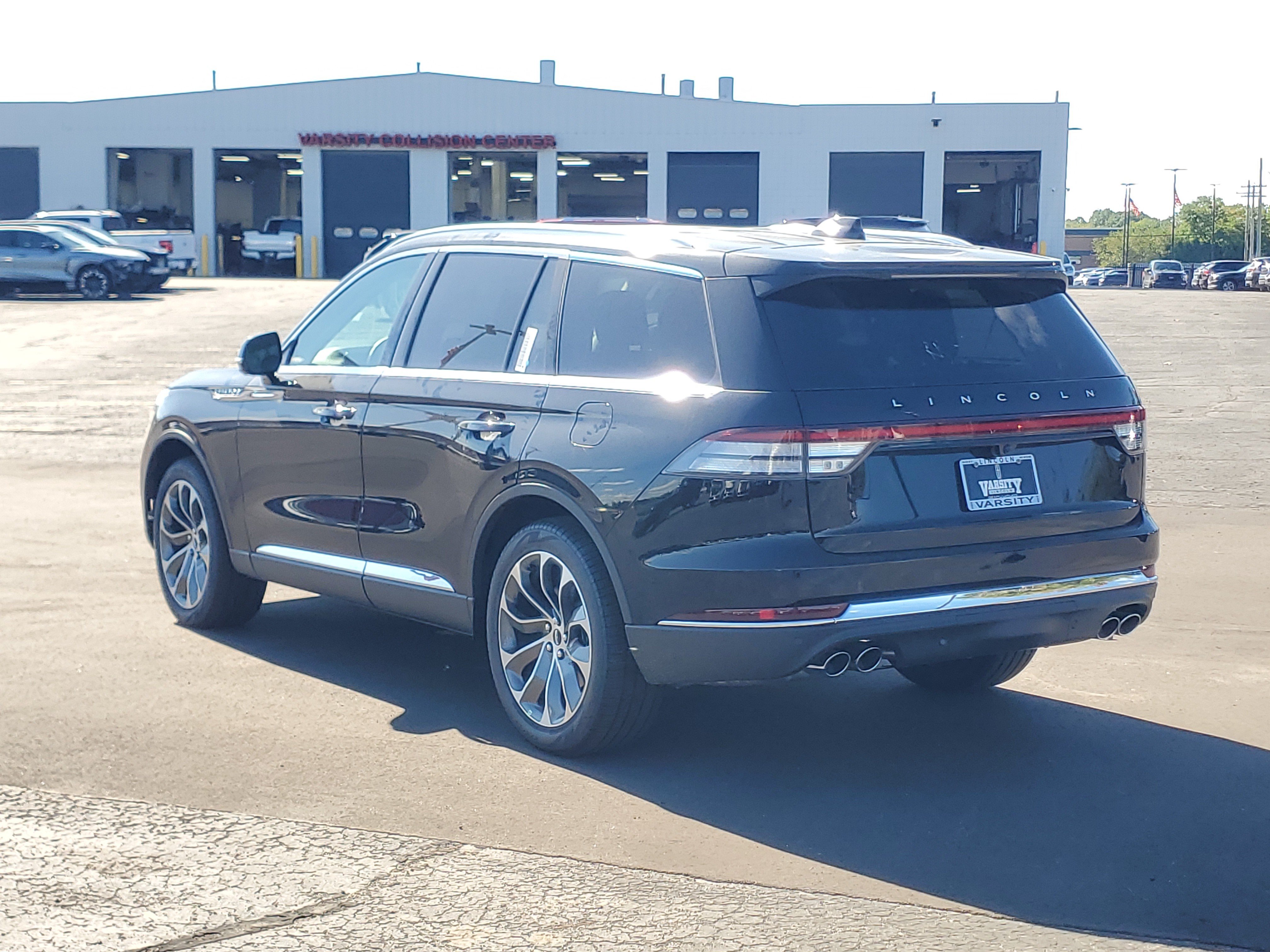 New 2026 Lincoln Aviator AWD image 3