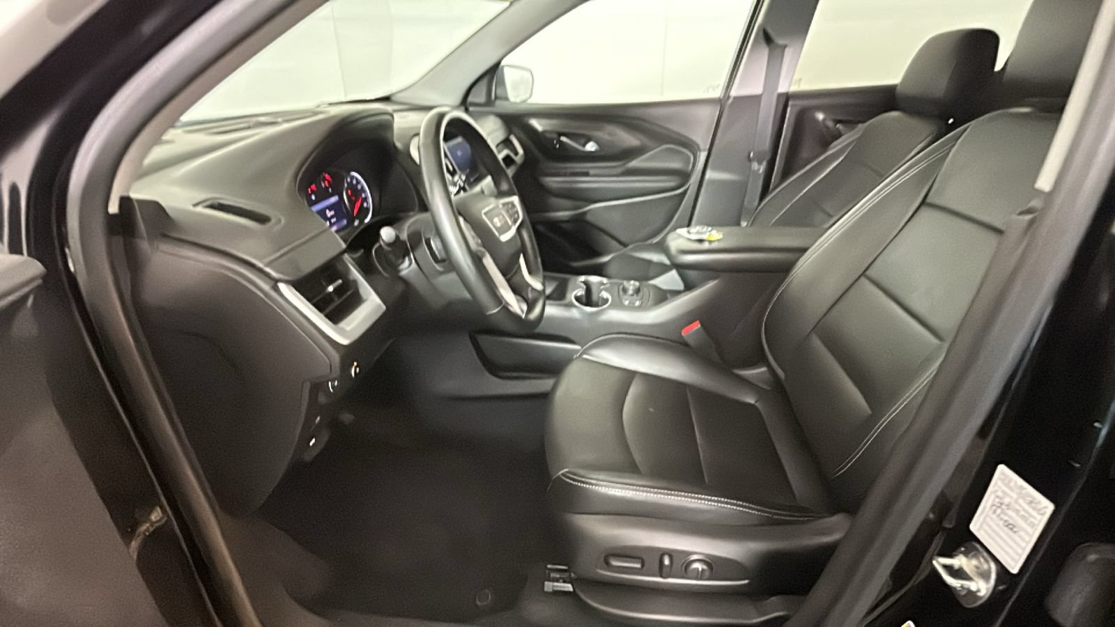 Used 2024 GMC Terrain SLT AWD/4WD image 13