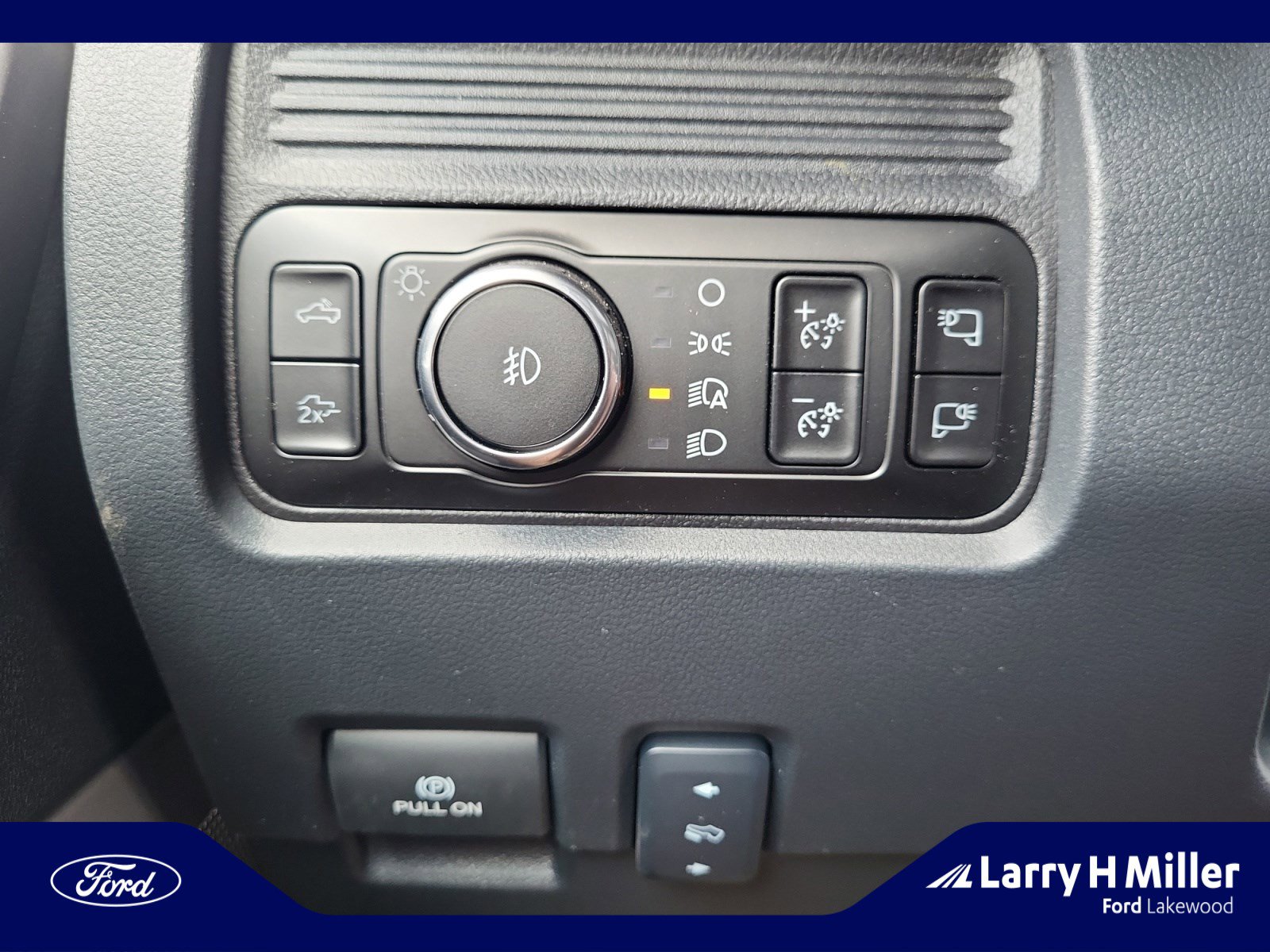 New 2025 Ford F350 Lariat w/ Black Appearance Package image 33