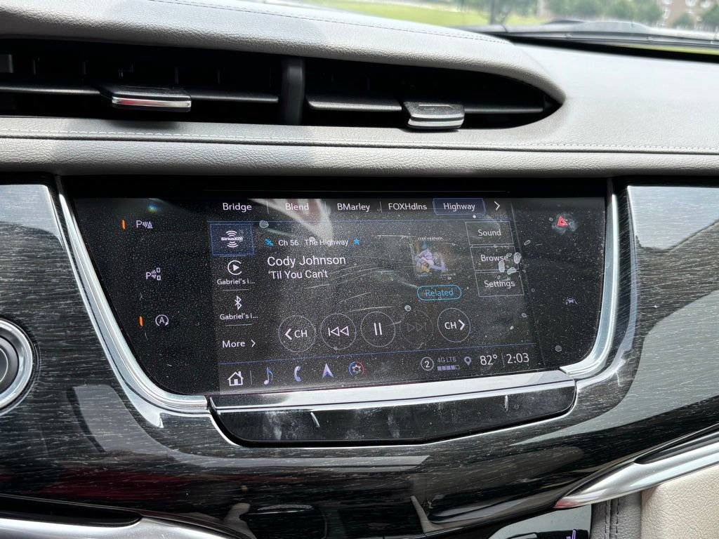 Used 2022 Cadillac XT6 Premium Luxury w/ Technology Package FWD image 10