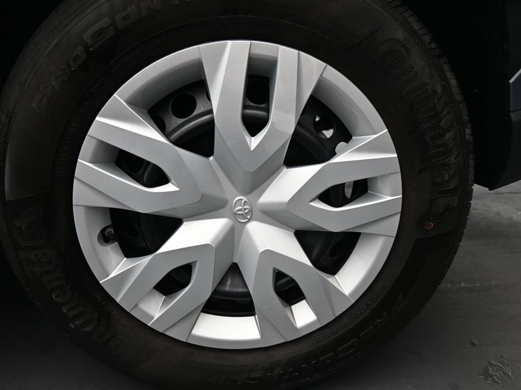 Used 2023 Toyota Corolla Cross L image 15