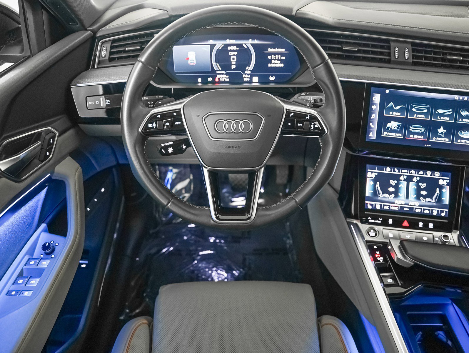 Used 2024 Audi Q8 e-tron Prestige w/ Prestige Package image 15