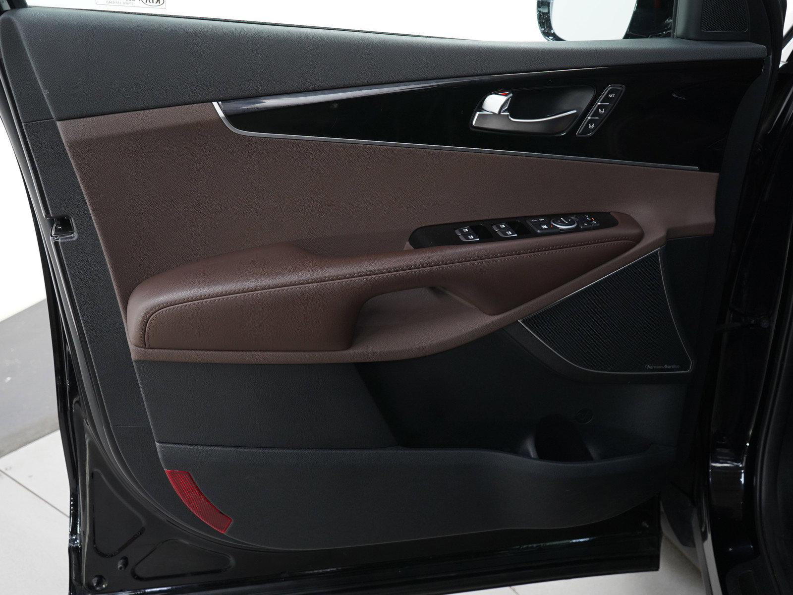 Used 2019 Kia Sorento SX w/ SX Touring Package image 24