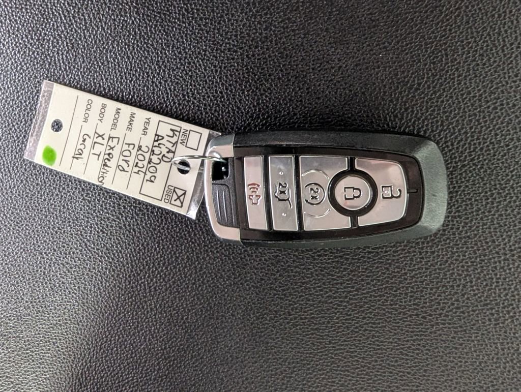 Used 2024 Ford Expedition Max XLT RWD image 26