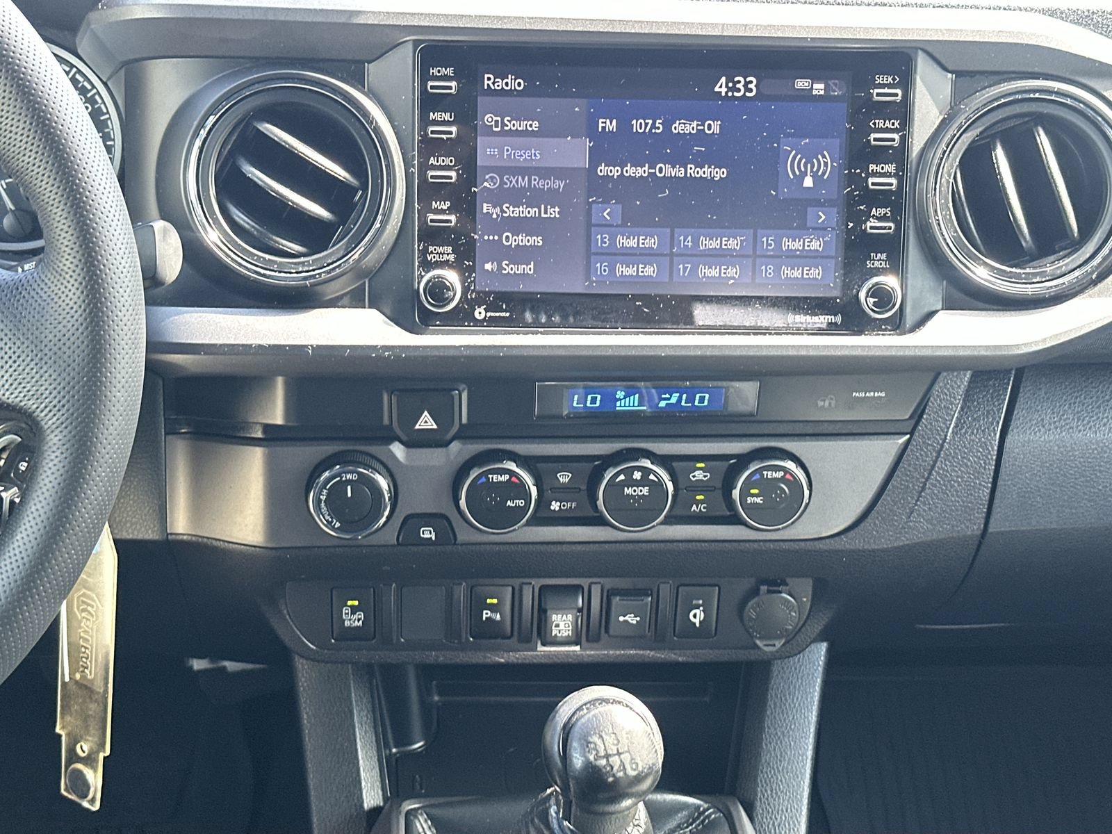 Used 2022 Toyota Tacoma TRD Sport w/ Technology Package AWD/4WD image 25