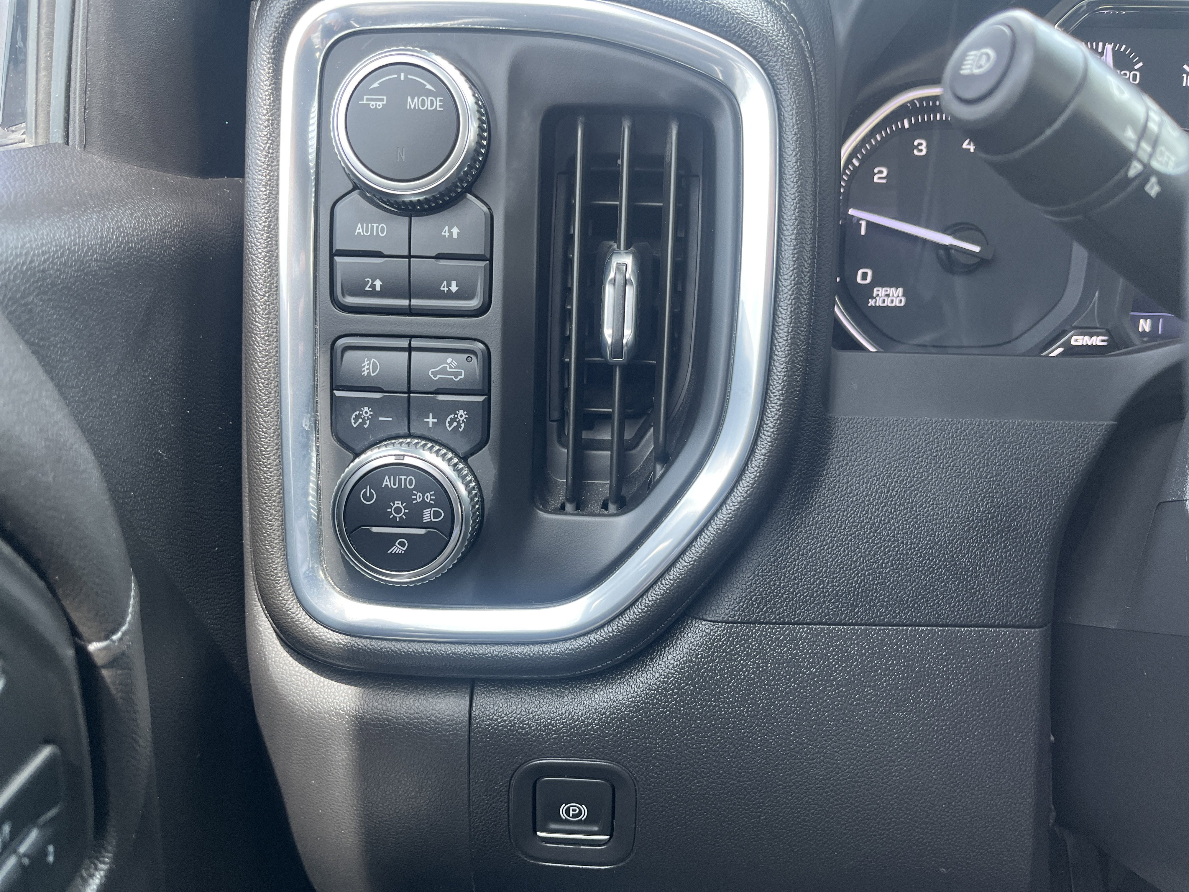 Used 2022 GMC Sierra 1500 SLT w/ SLT Premium Plus Package AWD/4WD image 23