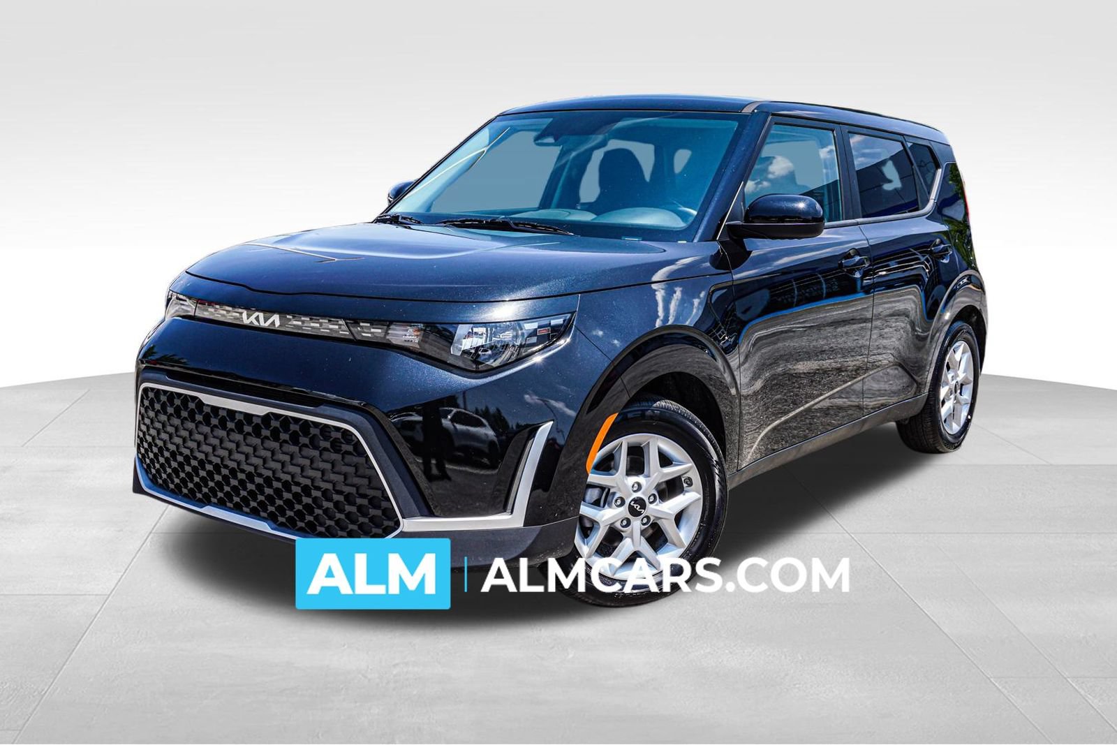 Used 2025 Kia Soul LX w/ LX Technology Package FWD image 1