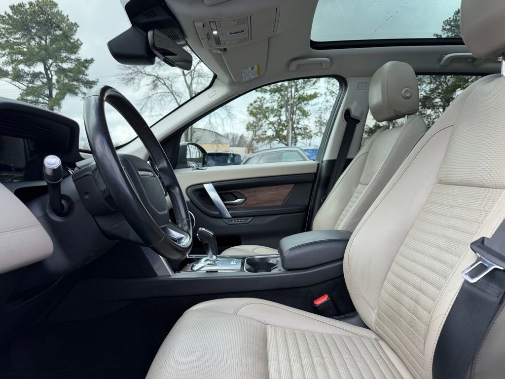 Used 2020 Land Rover Discovery Sport SE image 10