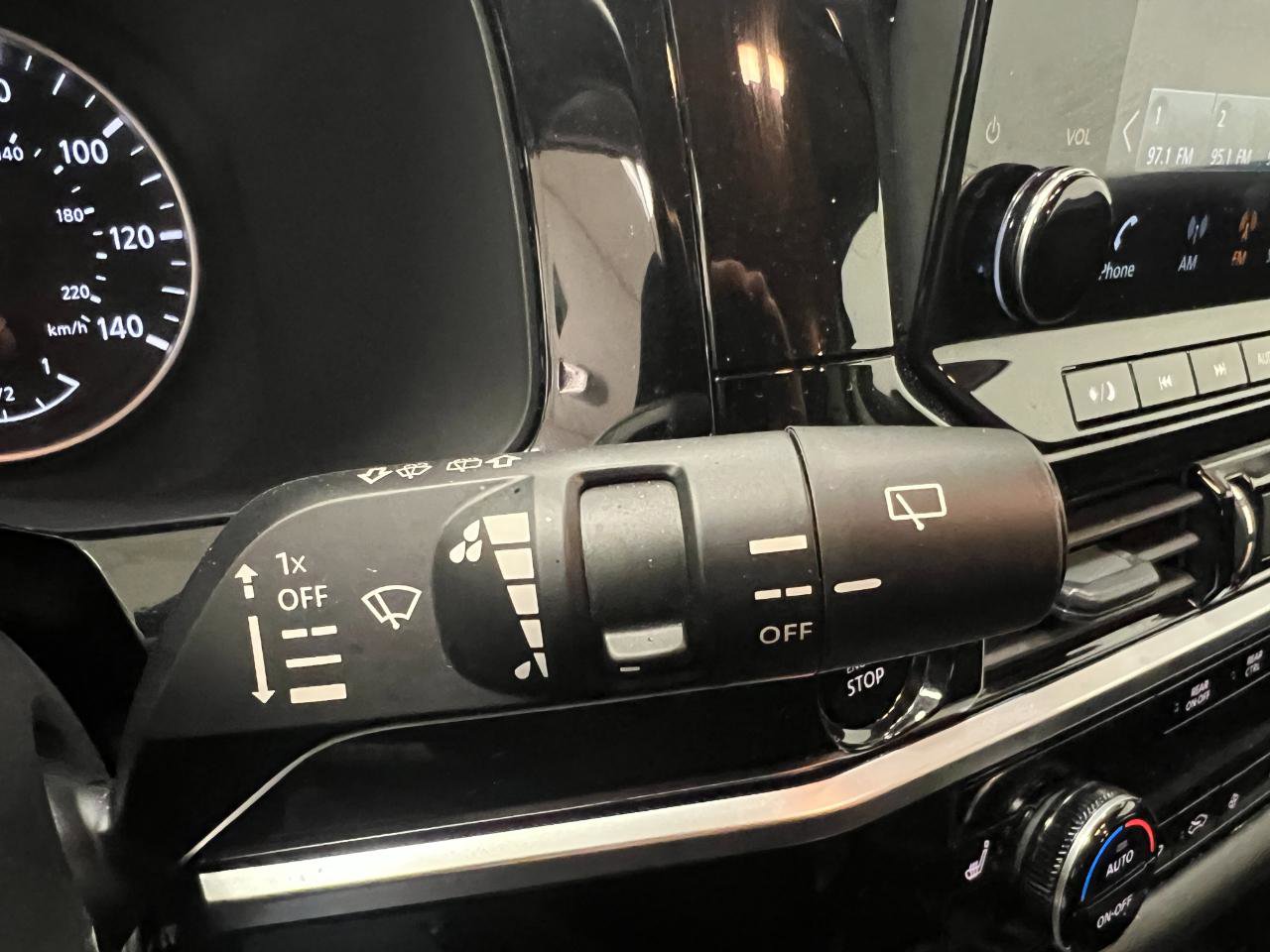 Used 2025 Nissan Pathfinder SL image 41