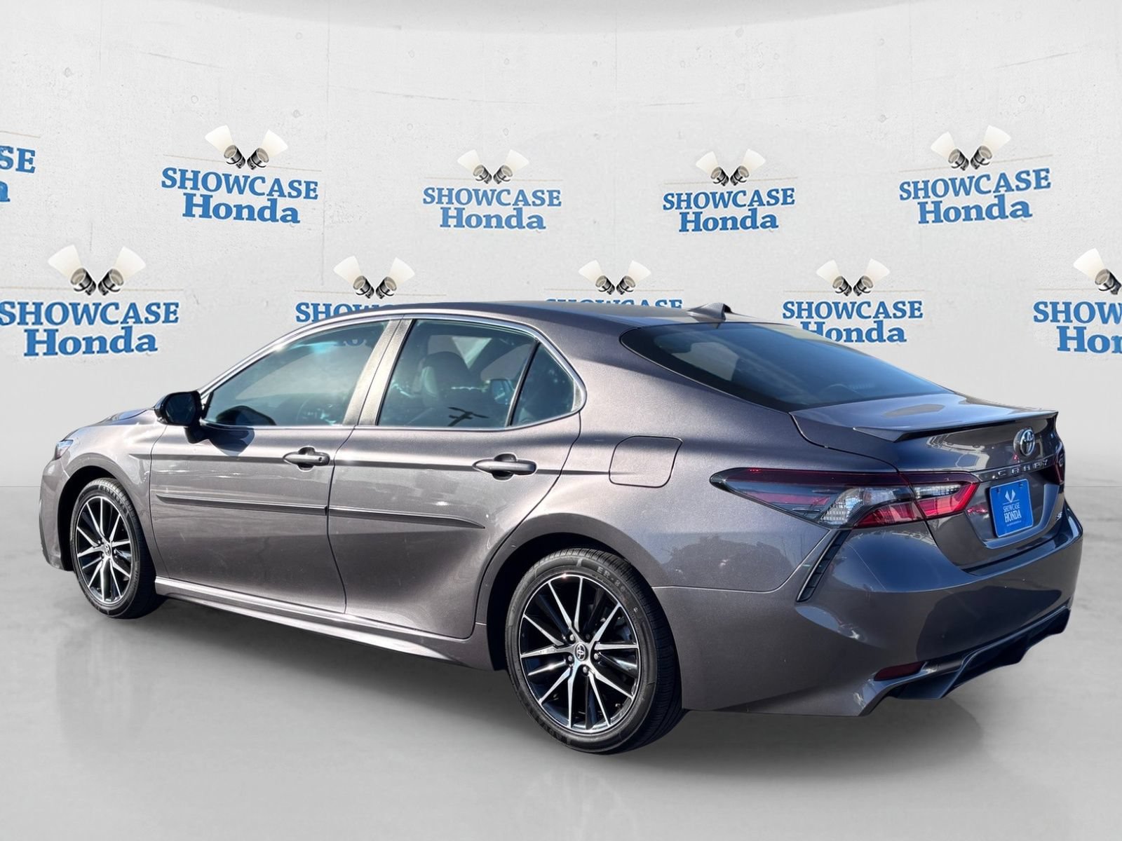 Used 2024 Toyota Camry SE FWD image 5