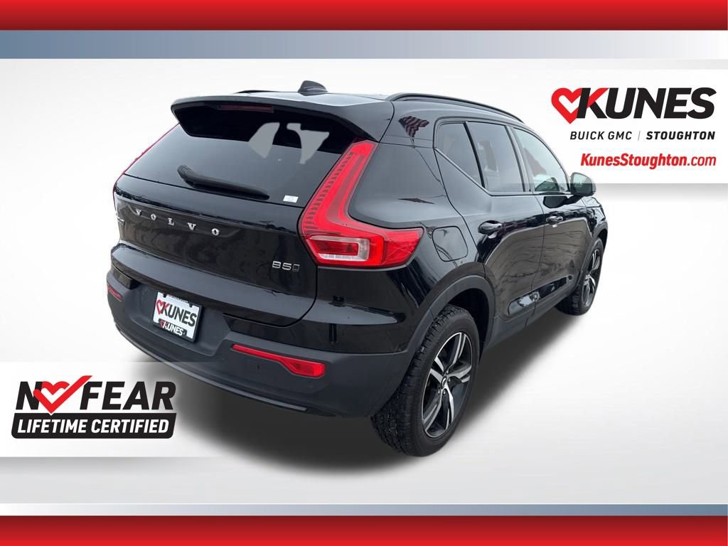 Used 2024 Volvo XC40 B5 Core image 11