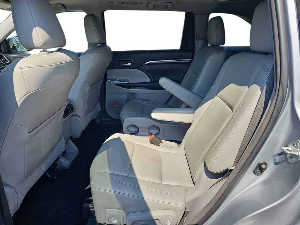 Used 2014 Toyota Highlander Limited Platinum AWD/4WD image 14