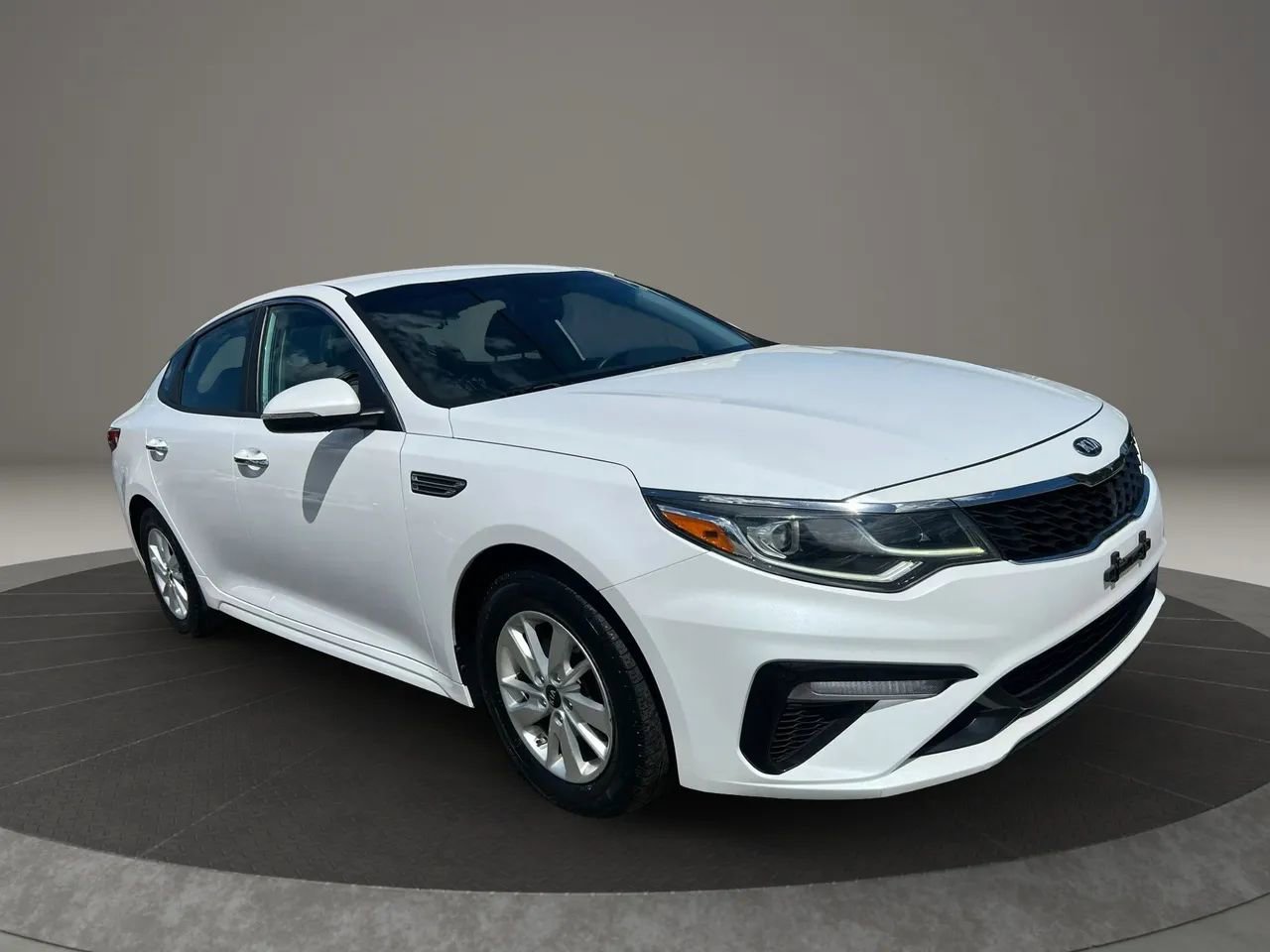 Used 2019 Kia Optima LX FWD image 3