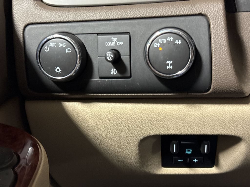 Used 2013 Chevrolet Avalanche LTZ AWD/4WD image 19