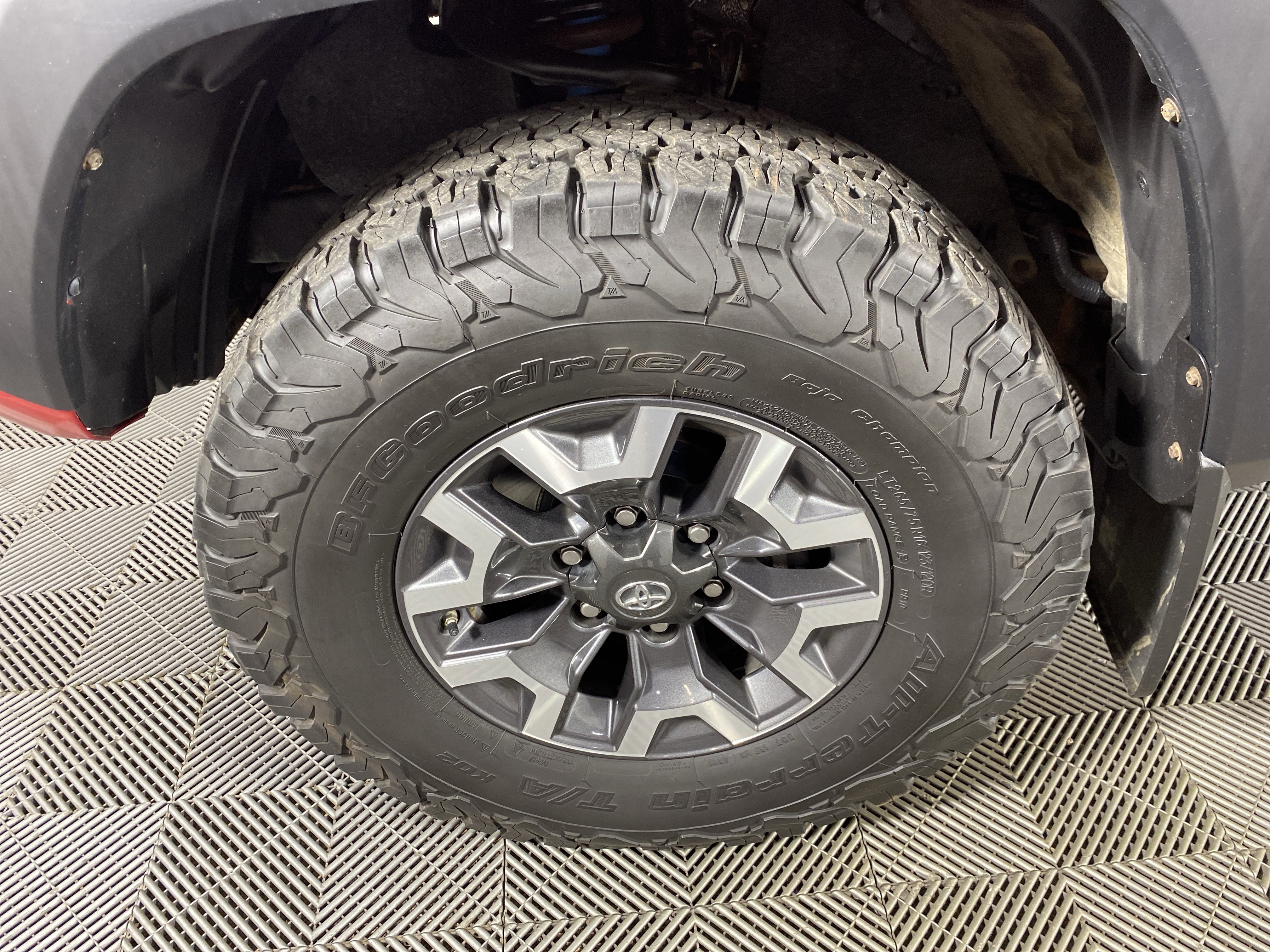 Used 2019 Toyota Tacoma TRD Off-Road AWD/4WD image 12