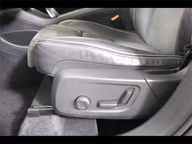 Used 2019 Volvo XC40 T5 Momentum image 23