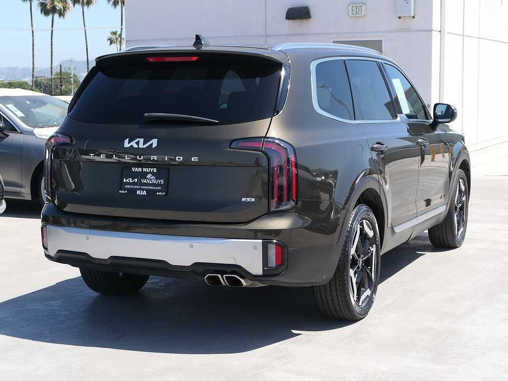 Used 2023 Kia Telluride EX w/ EX Captain's Chair Package AWD/4WD image 3