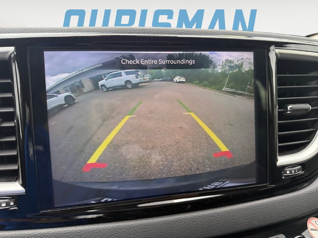 Used 2023 Chrysler Pacifica Touring-L FWD image 18