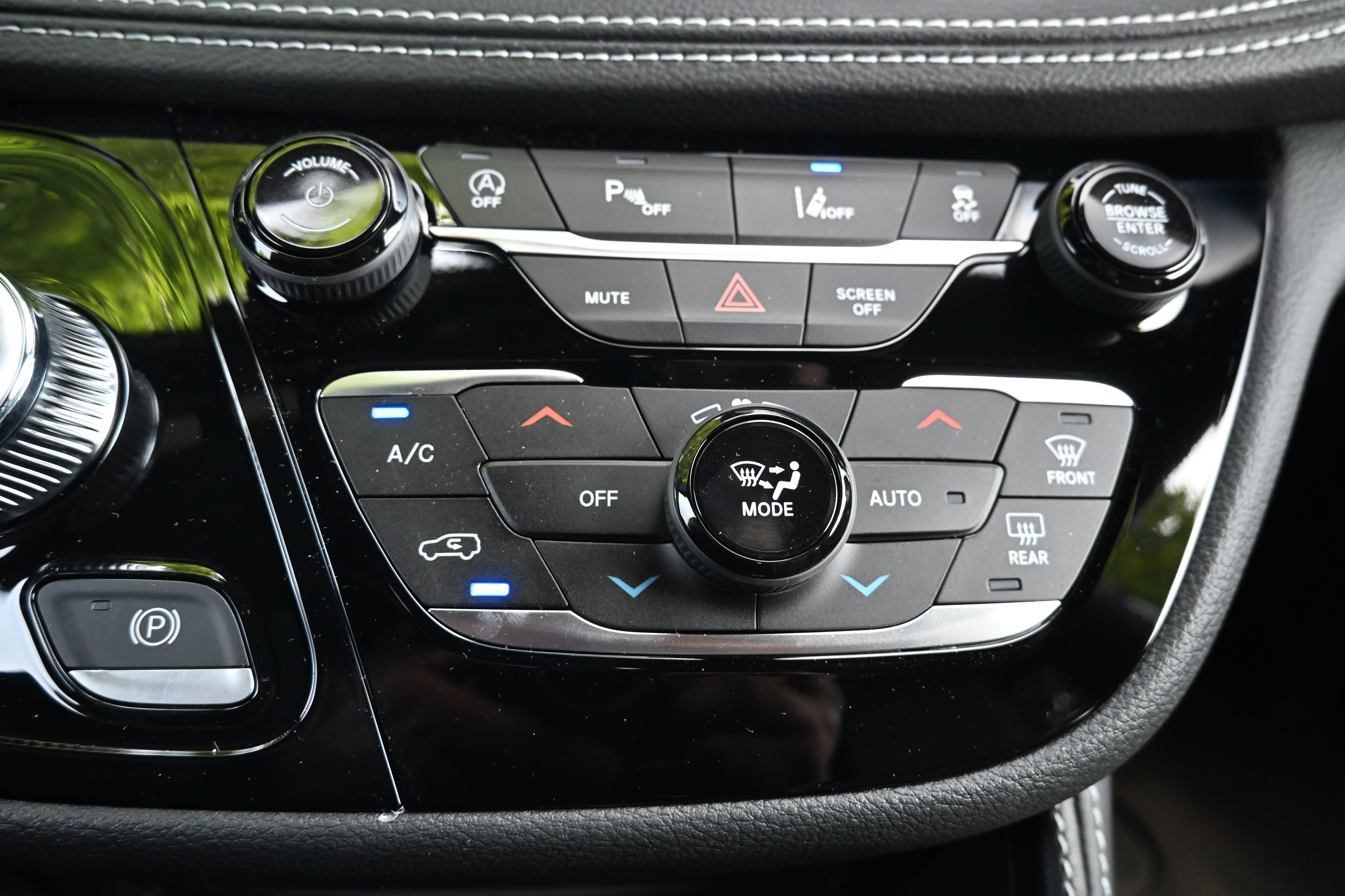 New 2027 Chrysler Pacifica Limited FWD image 27