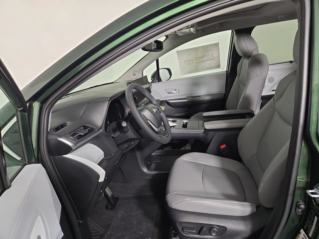 New 2026 Toyota Sienna XLE FWD image 12