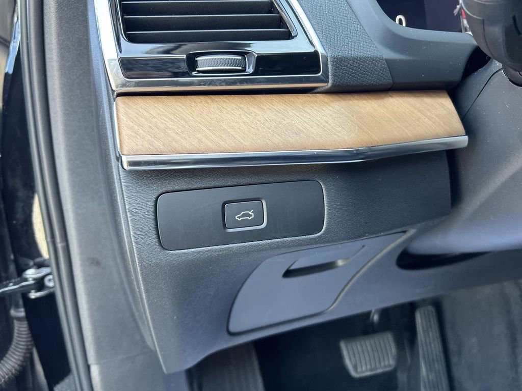 Certified 2023 Volvo XC90 B6 Plus w/ Protection Package image 17