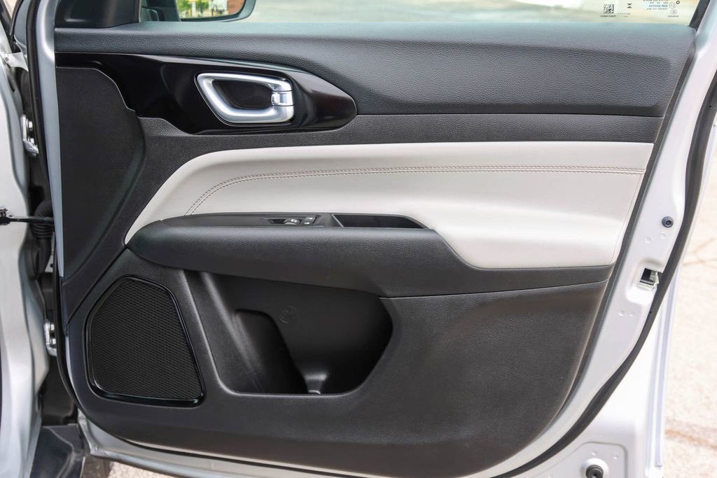 Used 2025 Jeep Compass Limited AWD/4WD image 14