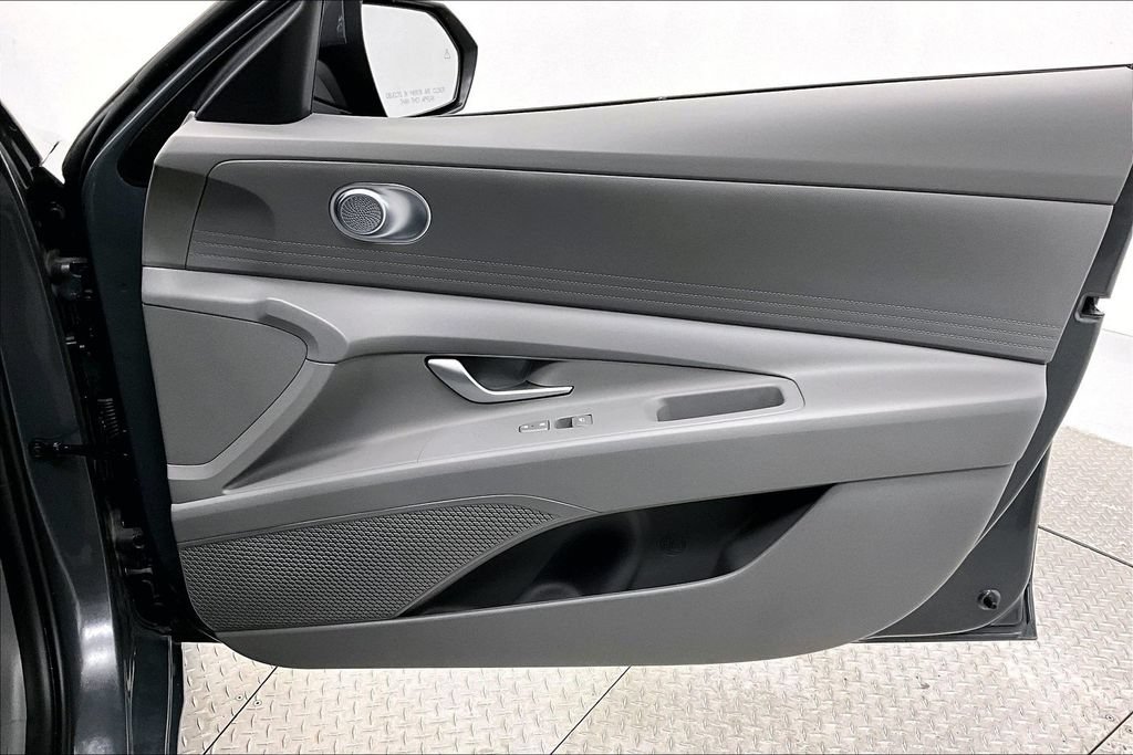 Certified 2024 Hyundai Elantra SE FWD image 19
