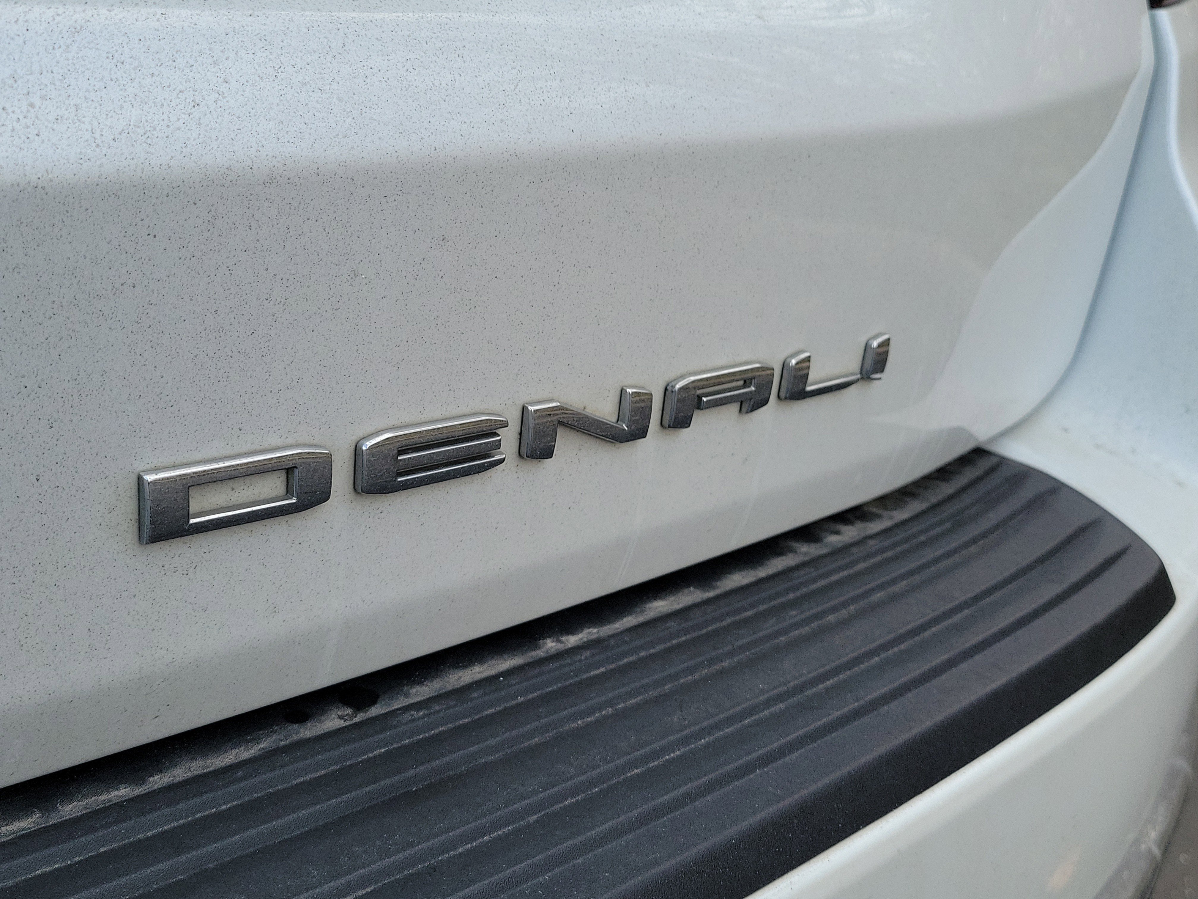 Used 2021 GMC Yukon Denali w/ Denali Premium Package image 7