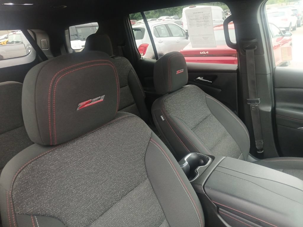 Used 2024 Chevrolet Traverse Z71 AWD/4WD image 23