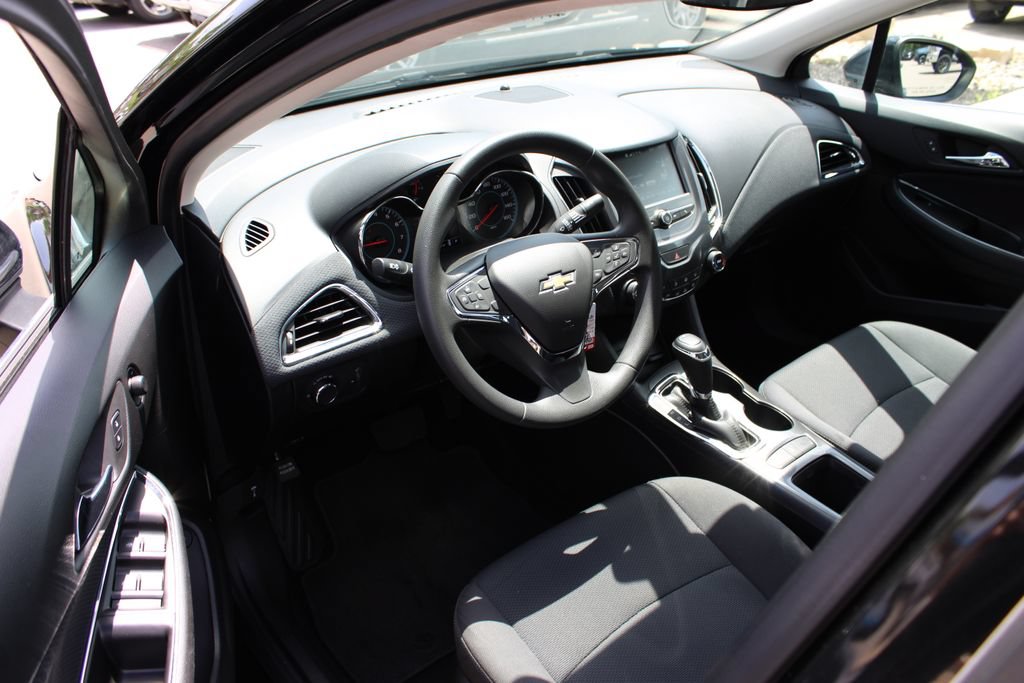 Certified 2018 Chevrolet Cruze LT FWD image 9