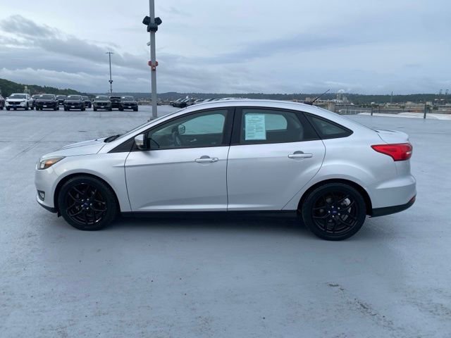 Used 2016 Ford Focus SE w/ Equipment Group 201A FWD image 5
