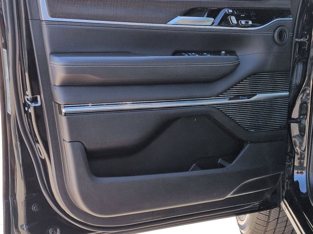 Used 2023 Jeep Grand Wagoneer 4WD image 24