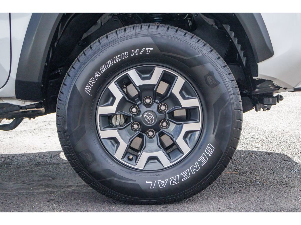 Used 2023 Toyota Tacoma TRD Off-Road w/ Black Out Package (TMS) AWD/4WD image 9