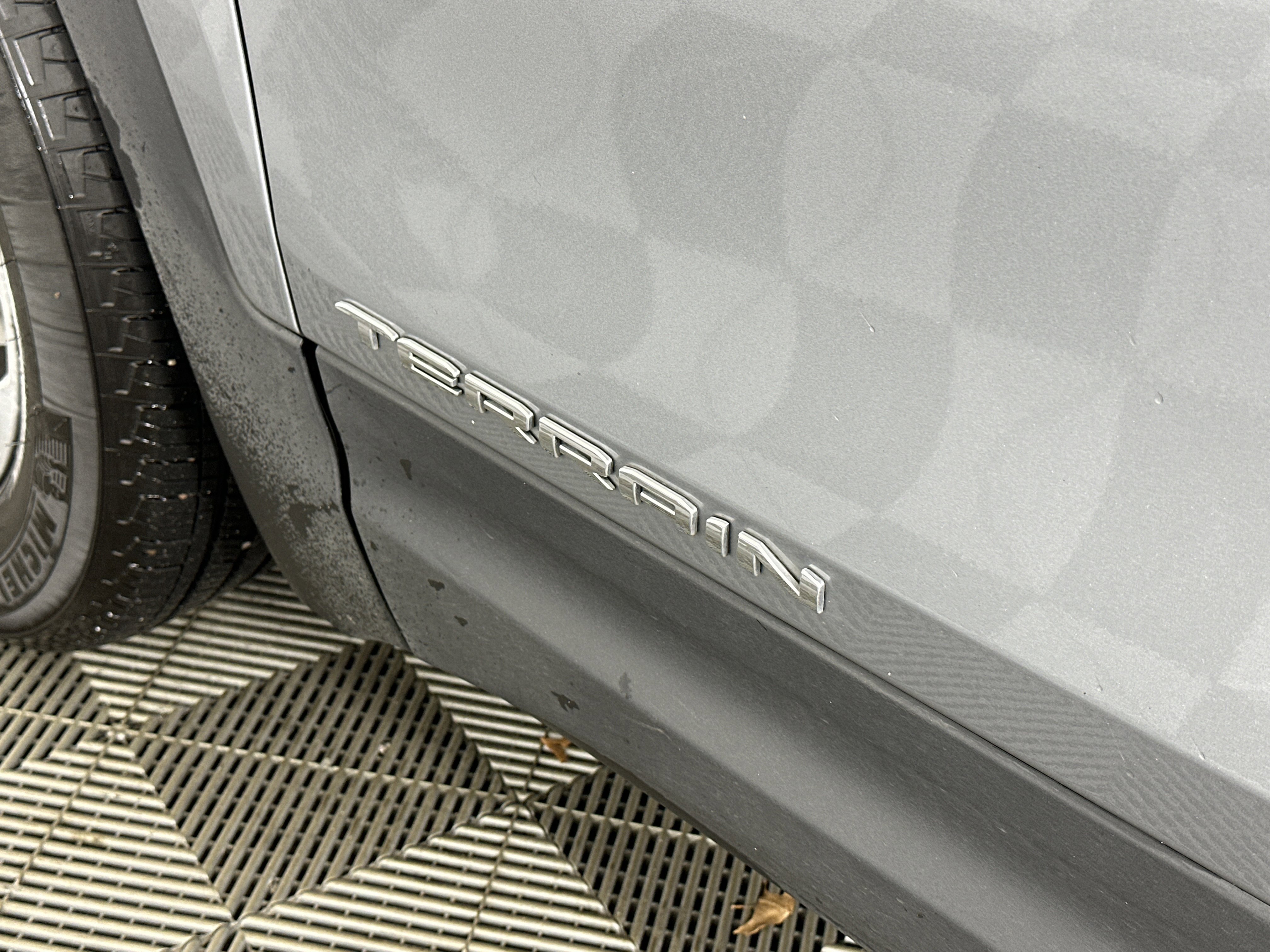 Used 2023 GMC Terrain SLE image 17