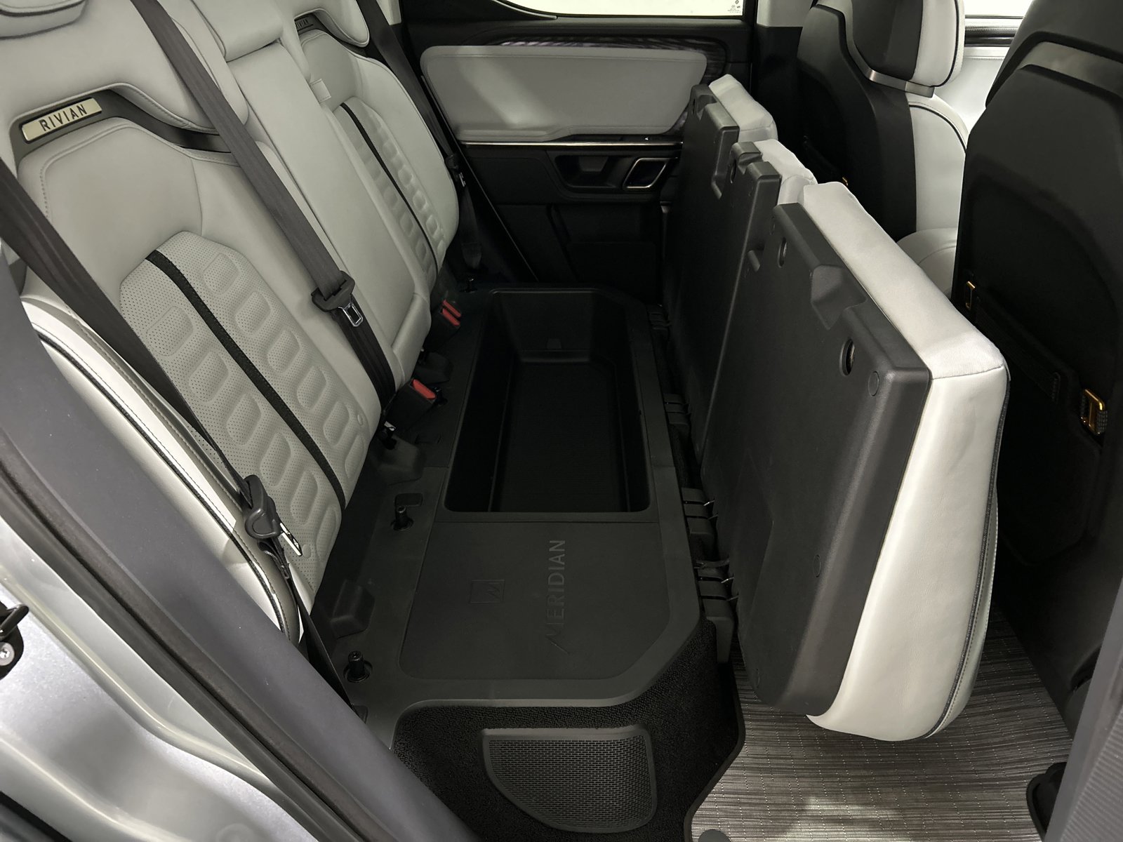 Used 2022 Rivian R1T Adventure image 24