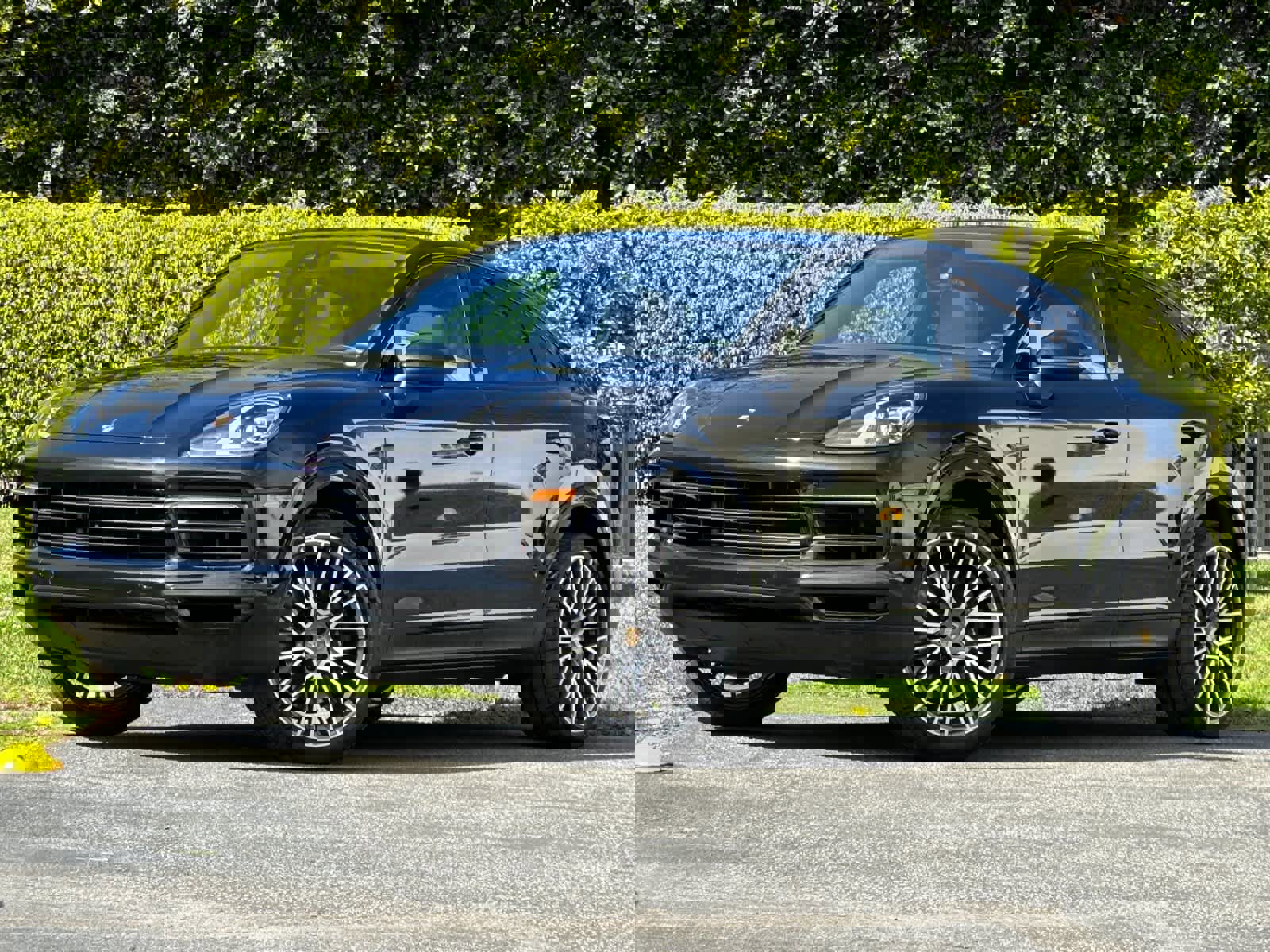 Certified 2022 Porsche Cayenne Coupe image 1