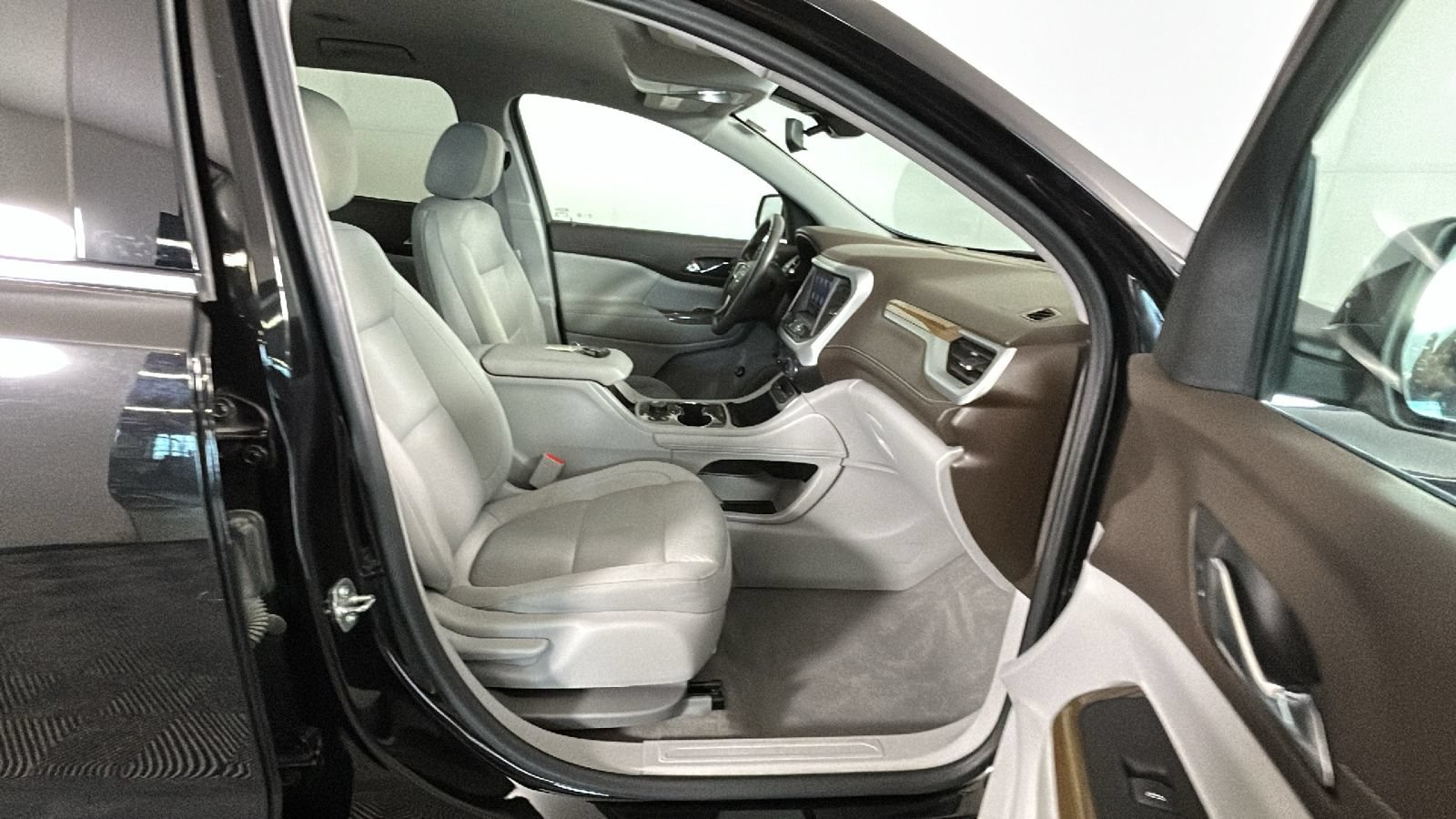 Used 2022 GMC Acadia SLE w/ LPO, Cargo Package AWD/4WD image 35