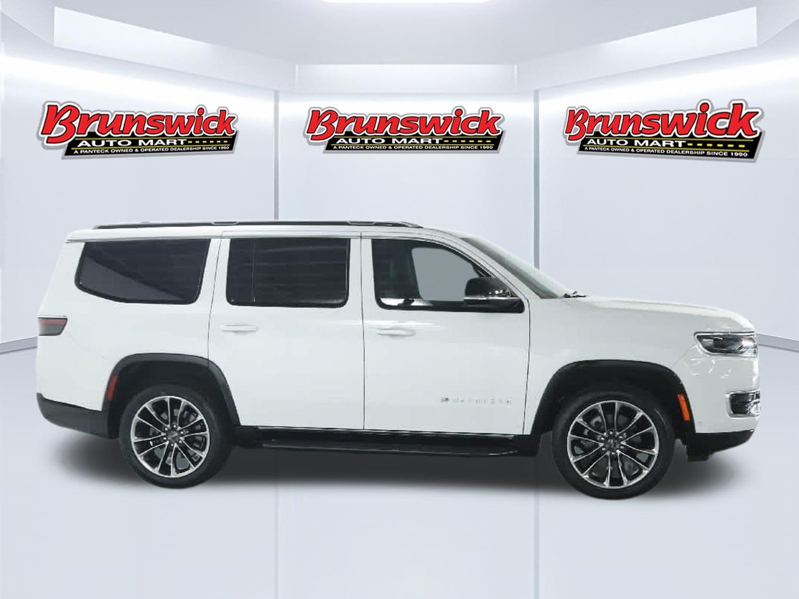 Used 2024 Jeep Wagoneer Series II w/ Premium Group I AWD/4WD image 12