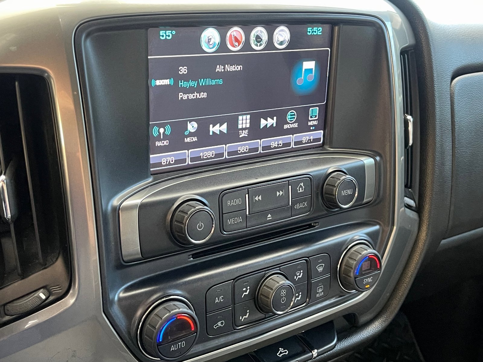 Used 2018 Chevrolet Silverado 1500 LT w/ All Star Edition image 25