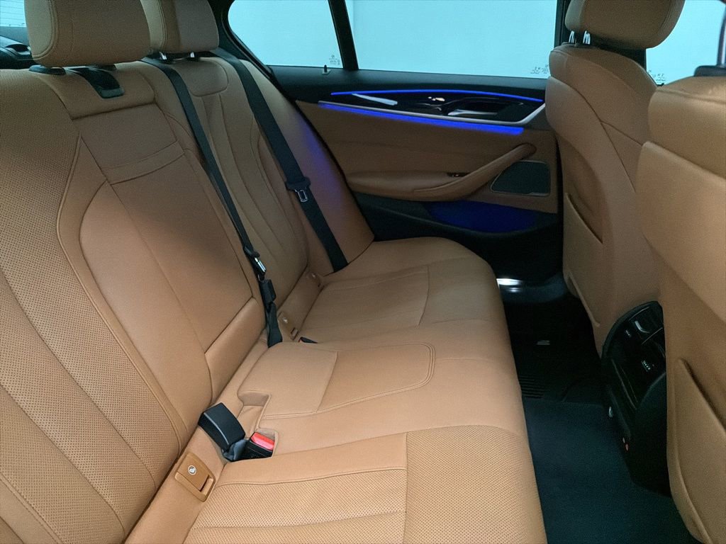 Used 2021 BMW 540i w/ Premium Package image 28