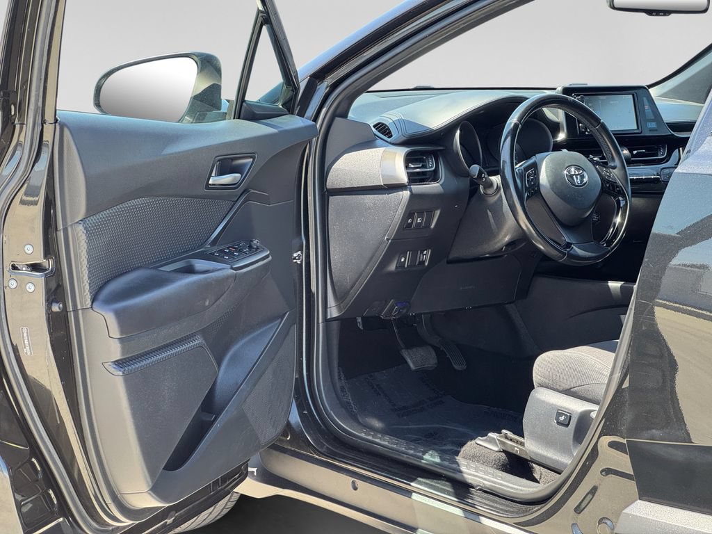 Used 2018 Toyota C-HR XLE FWD image 9