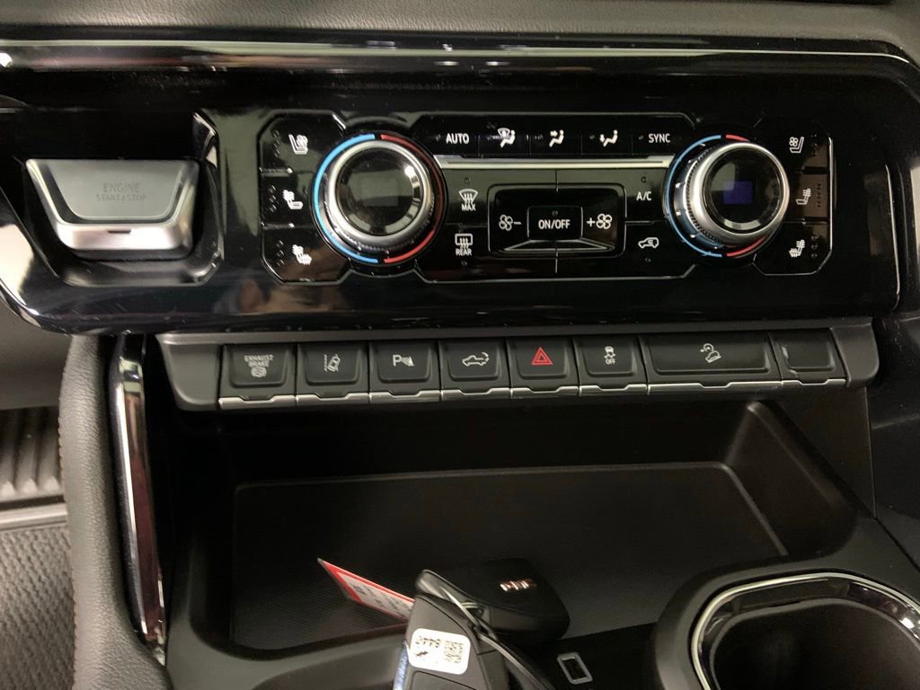 Used 2024 GMC Sierra 2500 AT4 w/ AT4 Premium Plus Package AWD/4WD image 30