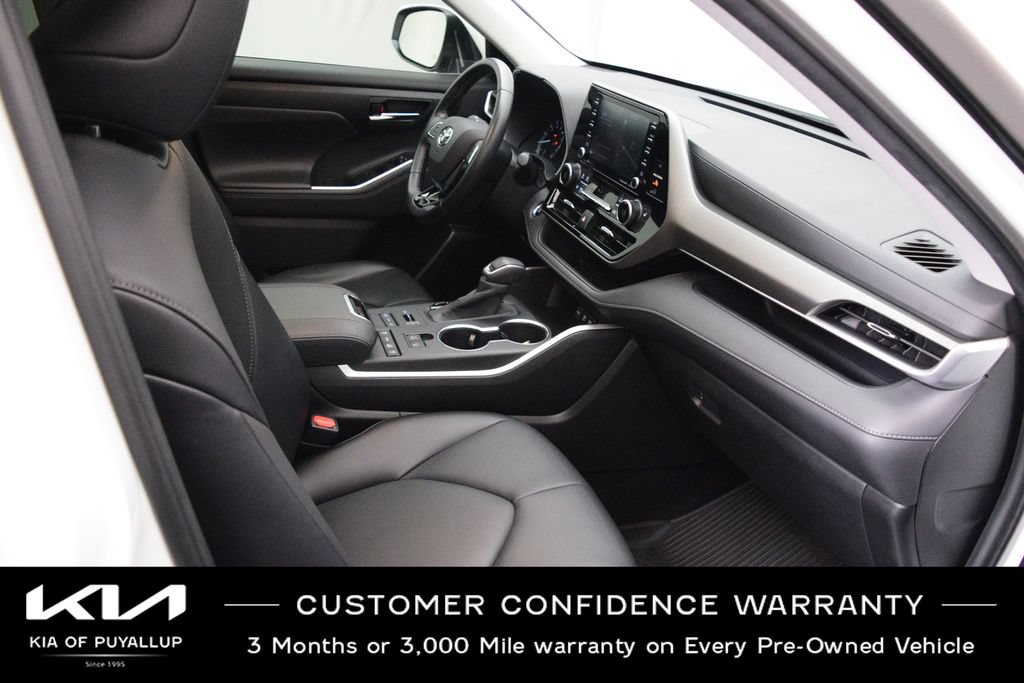 Used 2020 Toyota Highlander XLE AWD/4WD image 17
