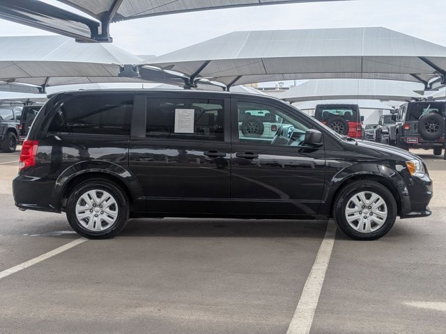 Used 2020 Dodge Grand Caravan SE w/ UConnect Hands-Free Group image 4