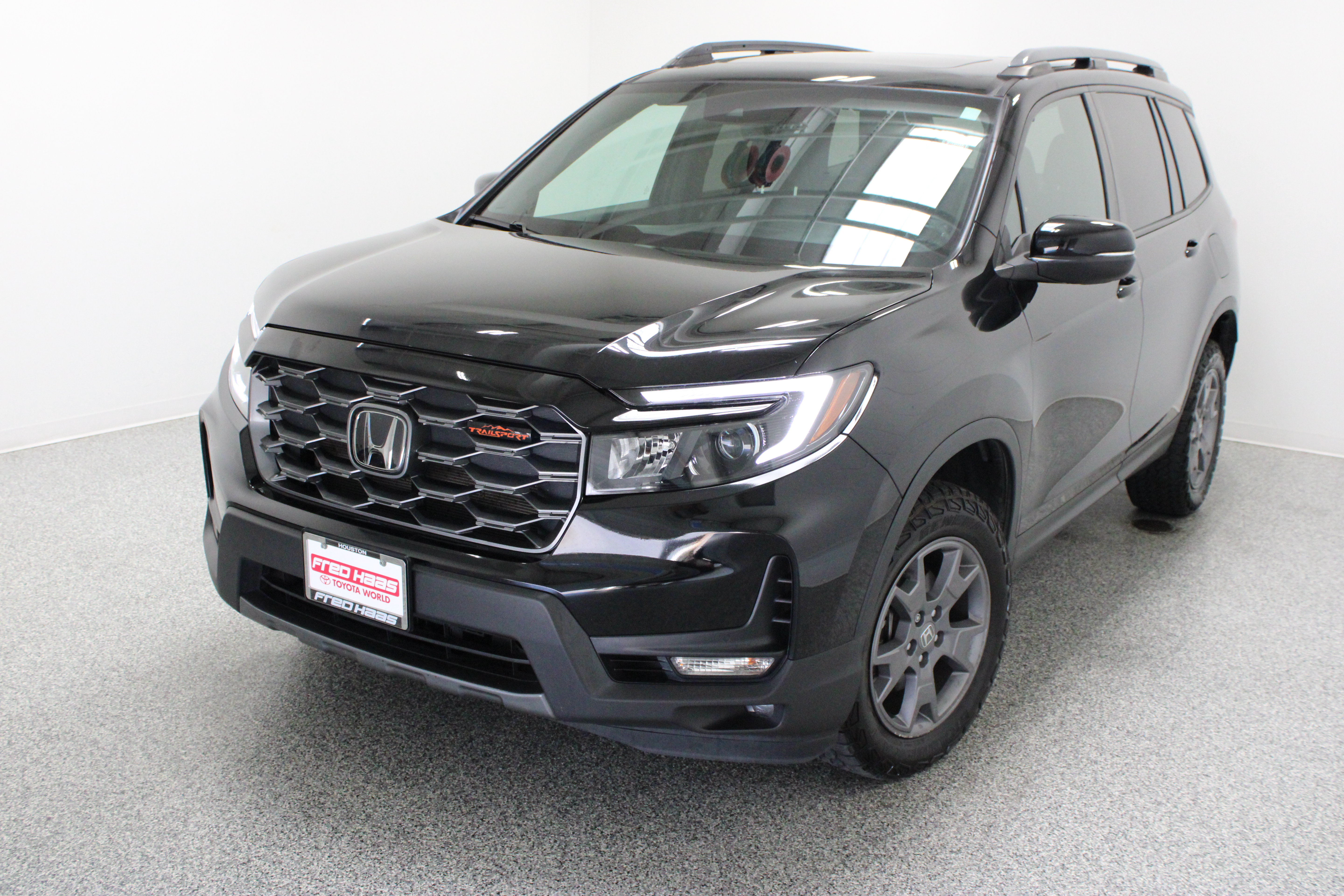 Used 2024 Honda Passport TrailSport image 2